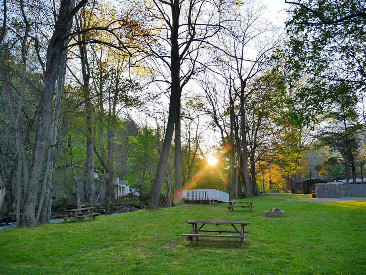 Meadowlark Motel With Restaurant & Bar Maggie Valley Exterior foto