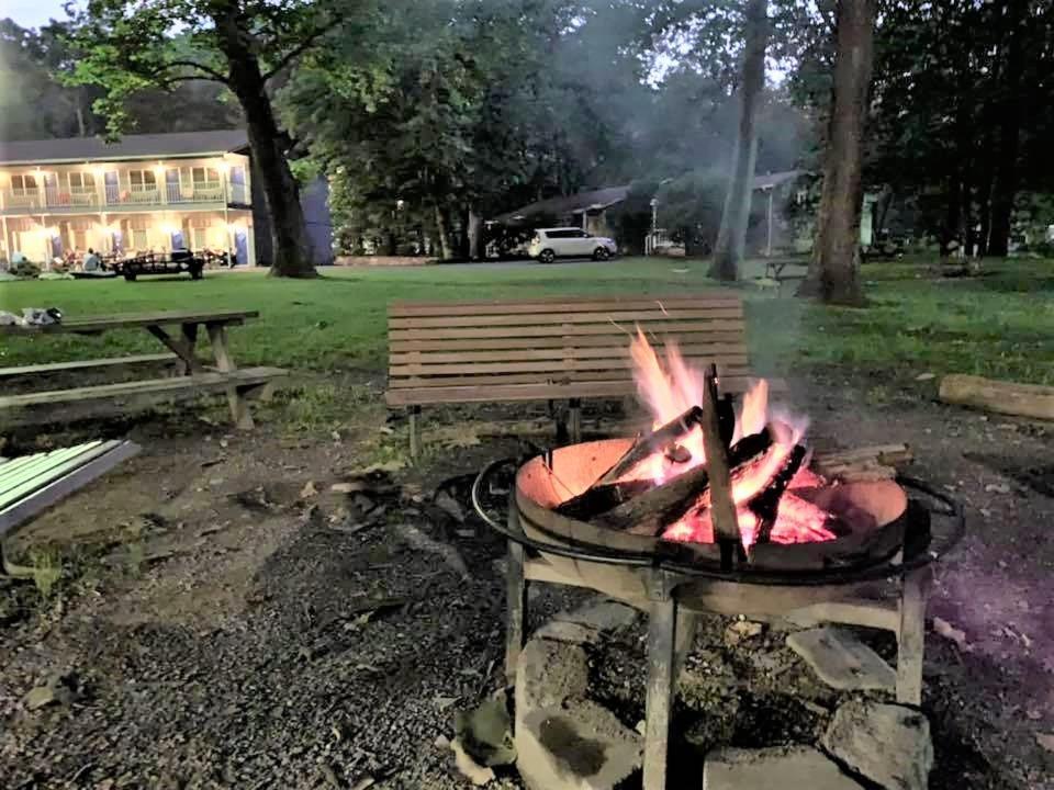 Meadowlark Motel With Restaurant & Bar Maggie Valley Exterior foto