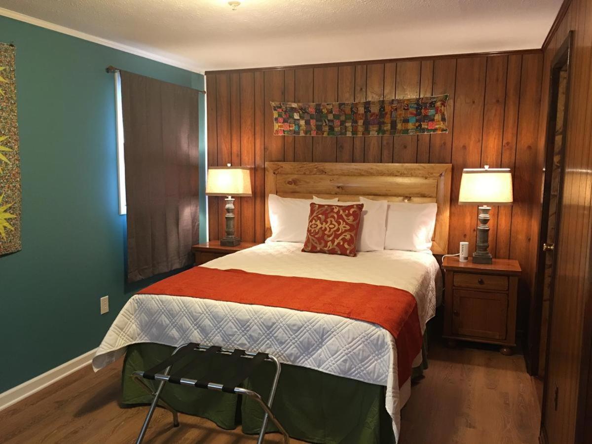 Meadowlark Motel With Restaurant & Bar Maggie Valley Exterior foto