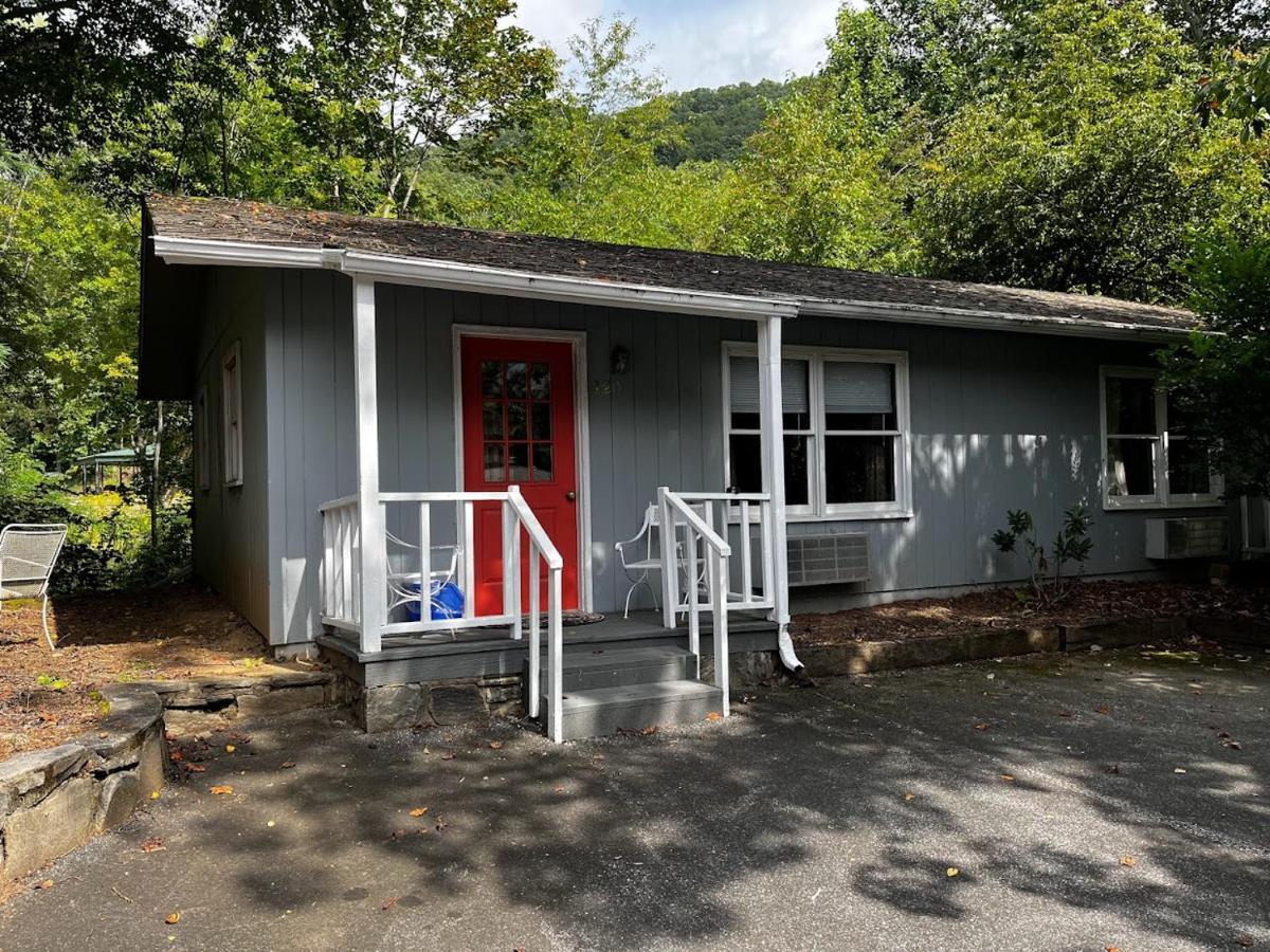 Meadowlark Motel With Restaurant & Bar Maggie Valley Exterior foto